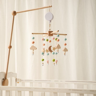Mobile pour bébé coloré accroché au berceau illuminant la chambre, sa boite musicale en fonction
