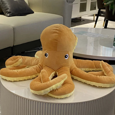 peluche-poulpe-jaune-câlin