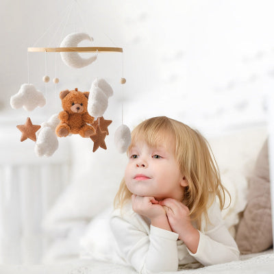 mobile-bebe-ours-brun-paisible