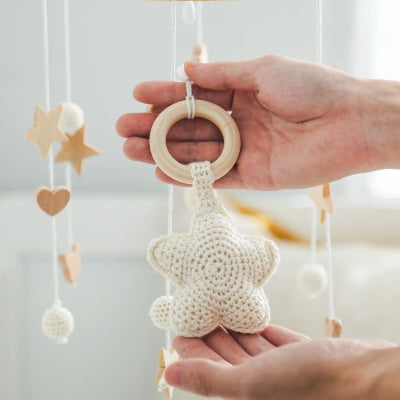mobile-bebe-univers-motif